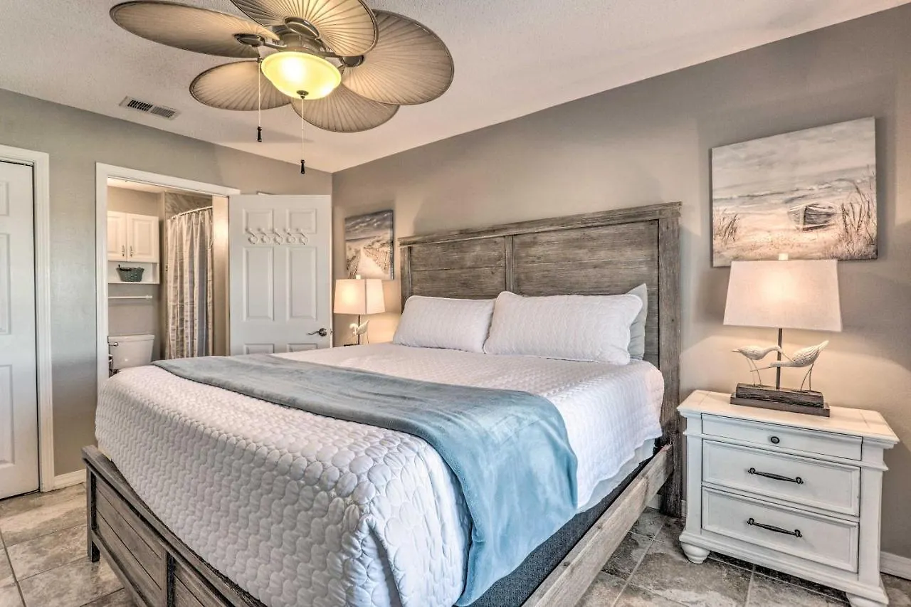 Apartment Well-Appointed Family Condo On Miramar Beach! Destin